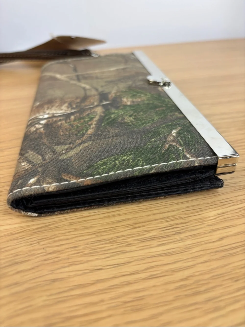 Realtree AP Camouflage Women's Wristlet Clasp Wallet NEW!‎